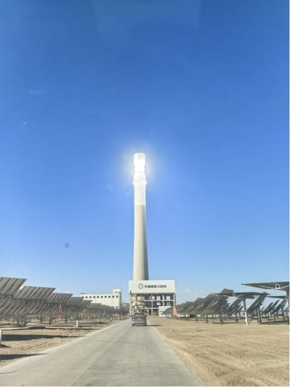 金融赋能“金塔” 戈壁荒滩崛起绿色能源高地