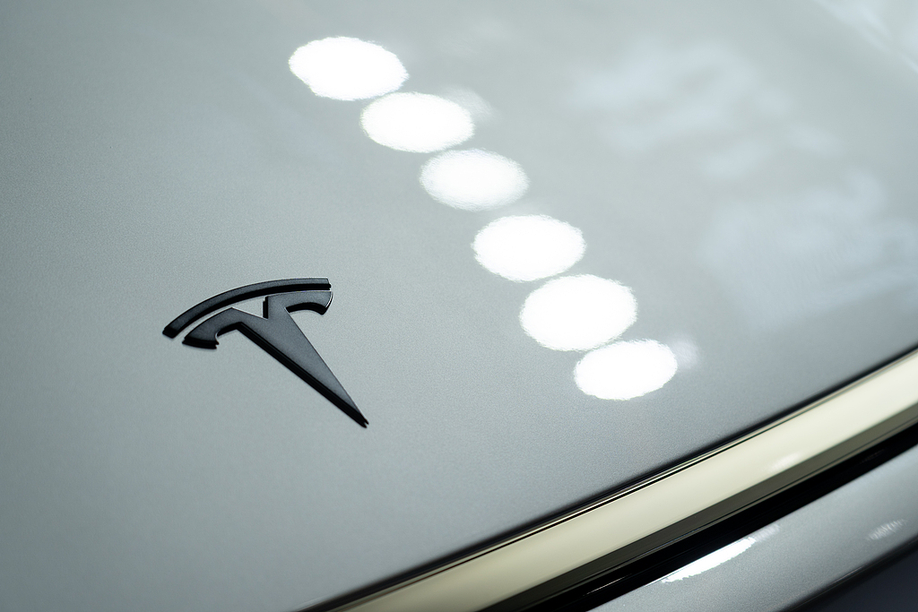 耶鲁量化“马斯克冲击”：因政治纷争导致特斯拉损失超百万辆汽车销量