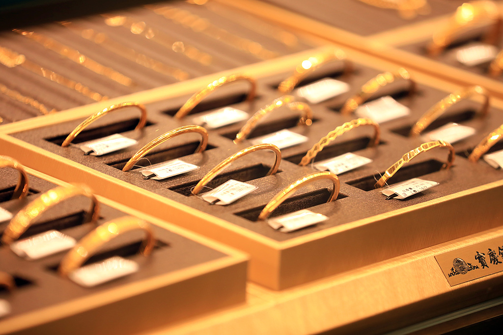 金价回调已到位？瑞银：基本面需求仍强劲 年内望重回4200美元