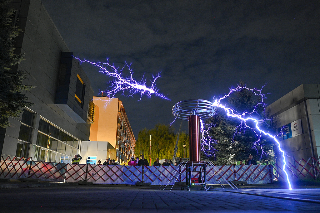 电力不足成AI发展最大瓶颈 海外电力设备需求持续向好