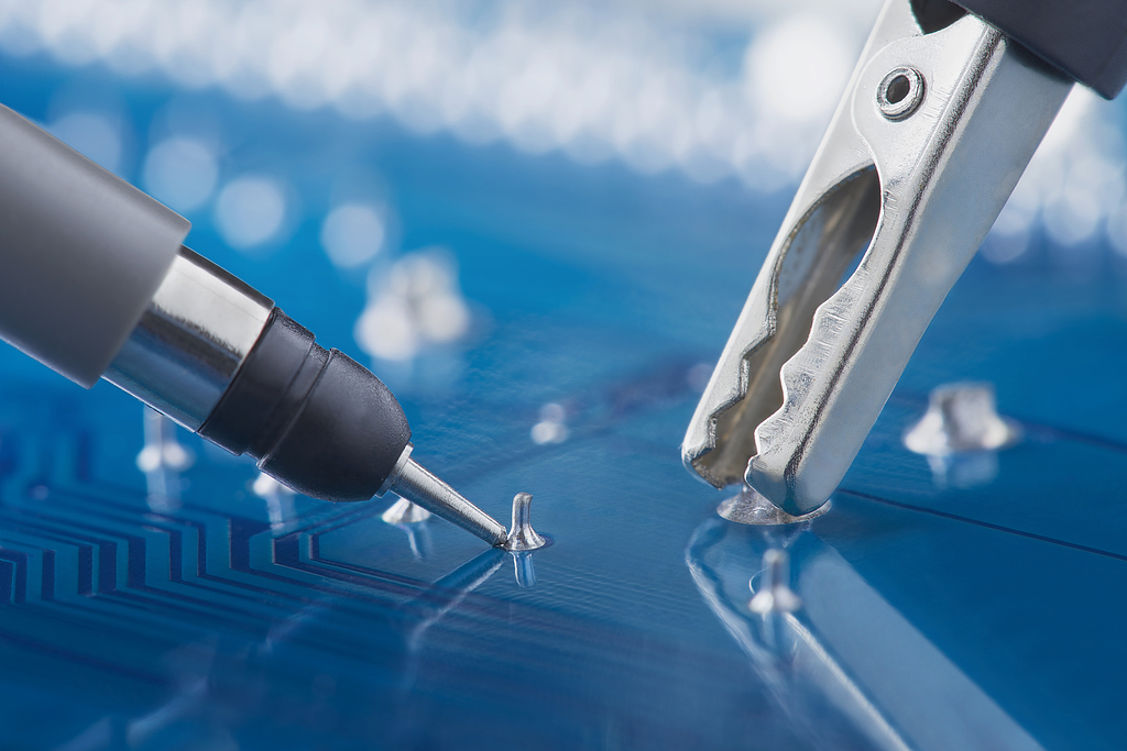 HBM4芯片定价再引关注 中芯国际H股涨近5%领跑半导体股