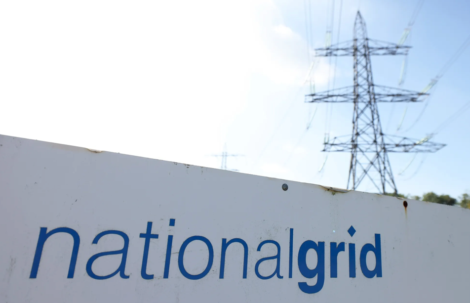 科技公司疯狂抢电！英国电网被数据中心用电申请“淹没”