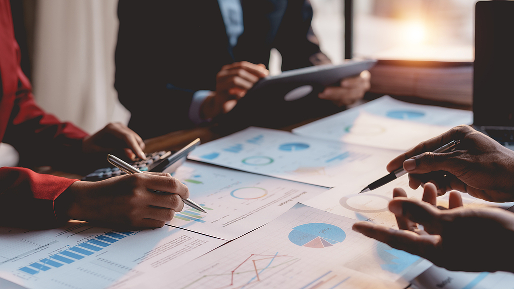 十大券商策略：化工、有色等顺周期板块获多家券商推荐