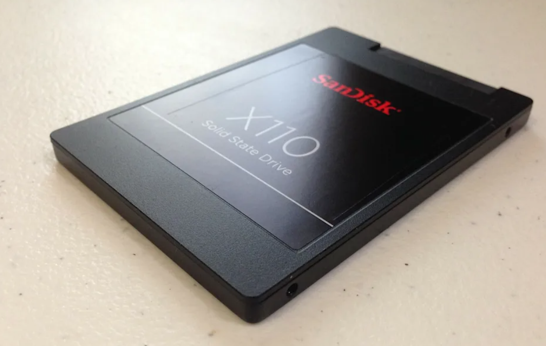 存储龙头齐冲新高！涨价周期全面点火 高盛翻倍上调闪迪目标价