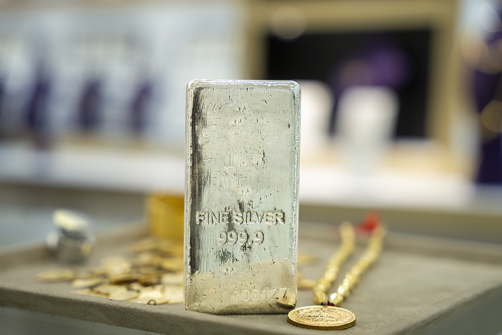 美债危机取代政府停摆成为新担忧！黄金、白银继续受到投资者青睐