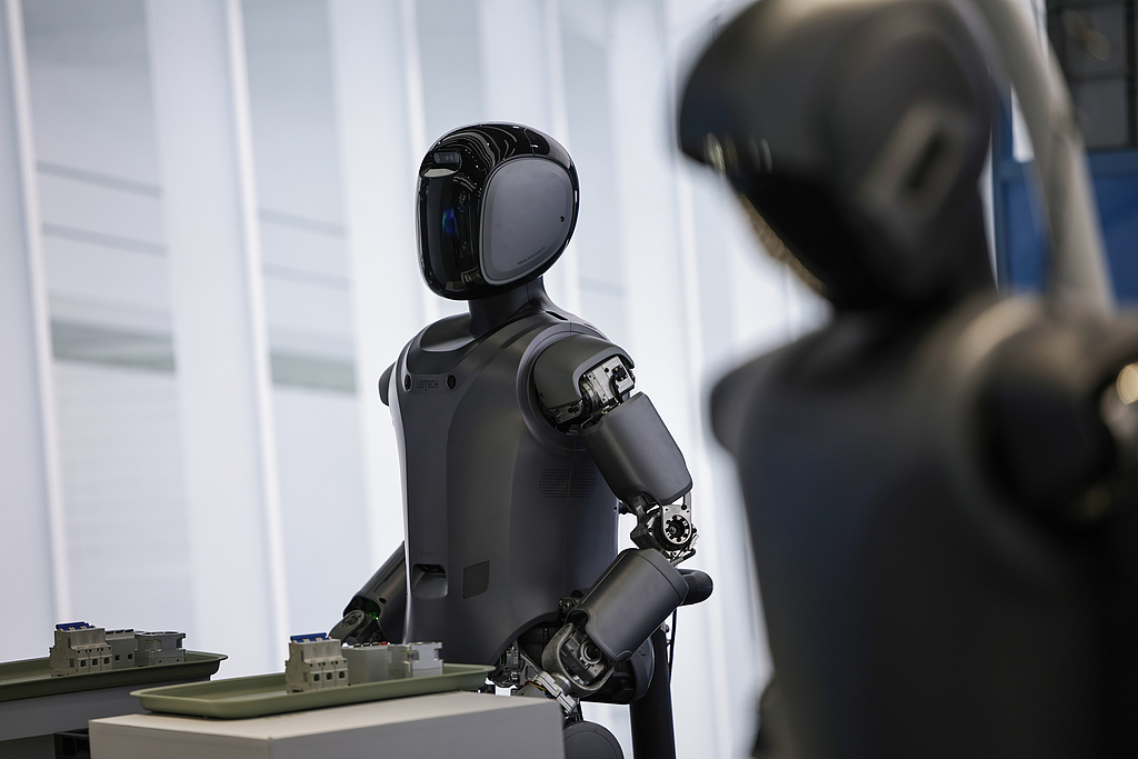 机器人“进厂打工” 离我们还有多远？｜对话优必选研究院院长焦继超