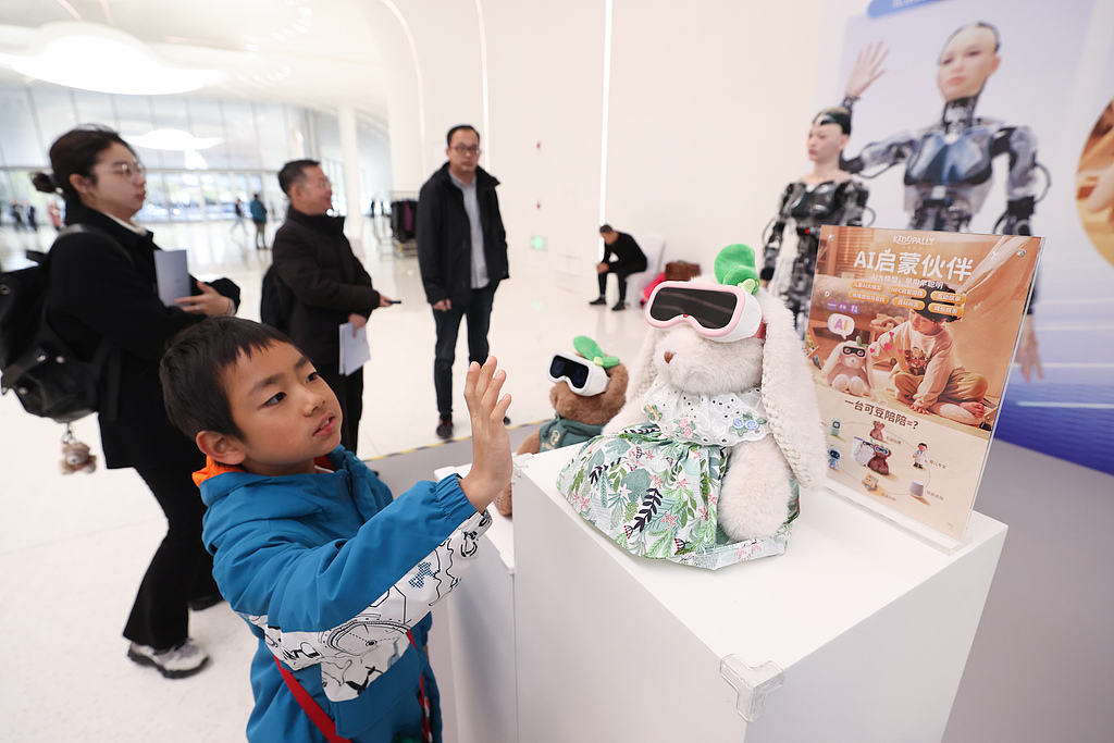 AI应用关键一环！工信部助推这一行业发展 提出三个“下功夫”