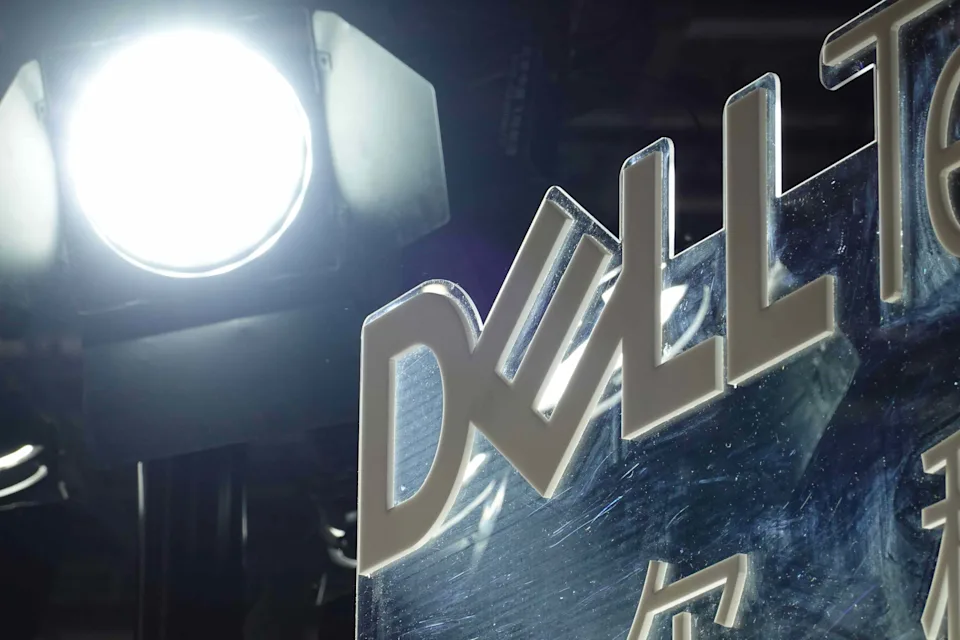 美国科技股遭猛烈抛售！小摩大喊抄底 并点名这些AI“便宜货”