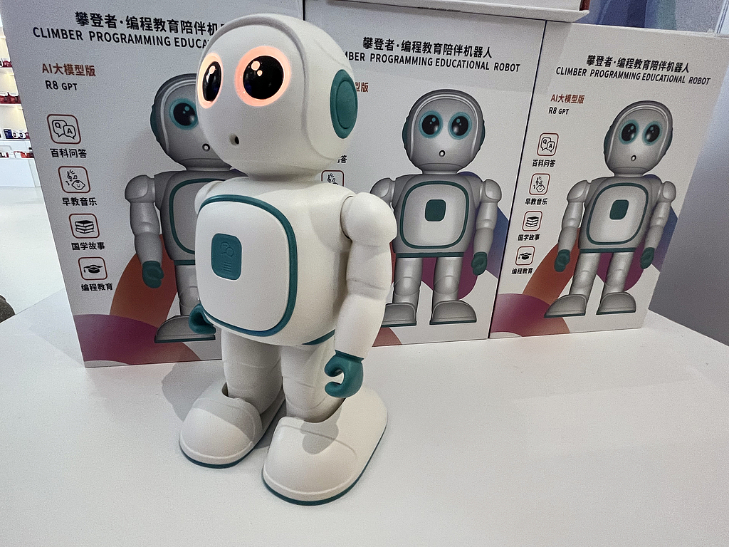 华为推出首款陪聊机器人“智能憨憨” AI玩具市场有望酝酿下一个超级单品