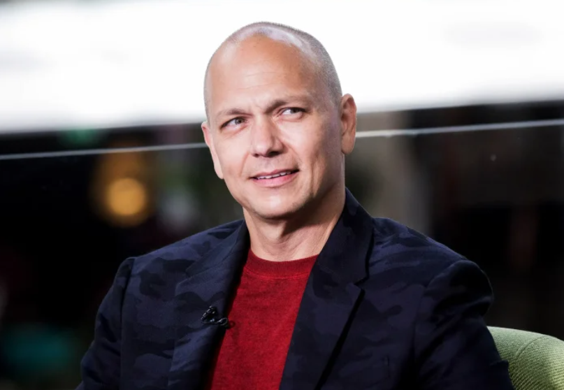 宣传自己将成为苹果新CEO？离开多年的iPod联合设计者竟如此自信