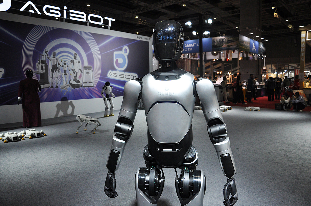 智元机器人量产已超5000台 机器人行业加速商业化落地