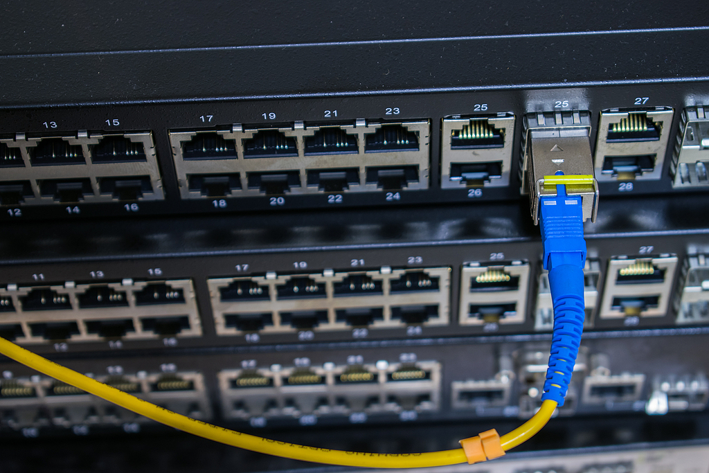 AI算力基建热潮推动光通信需求 长飞光纤光缆周内累计涨超30%