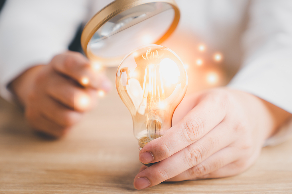 中信证券：内外兼顾，寻求交集