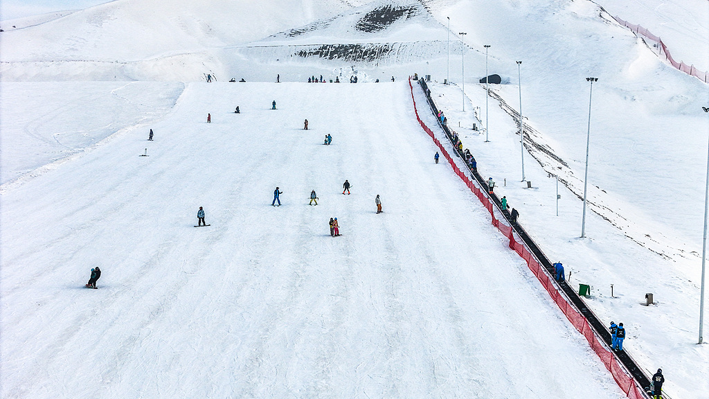 哈尔滨冰雪大世界将于明日开园 冰雪经济有望成为扩内需重要抓手