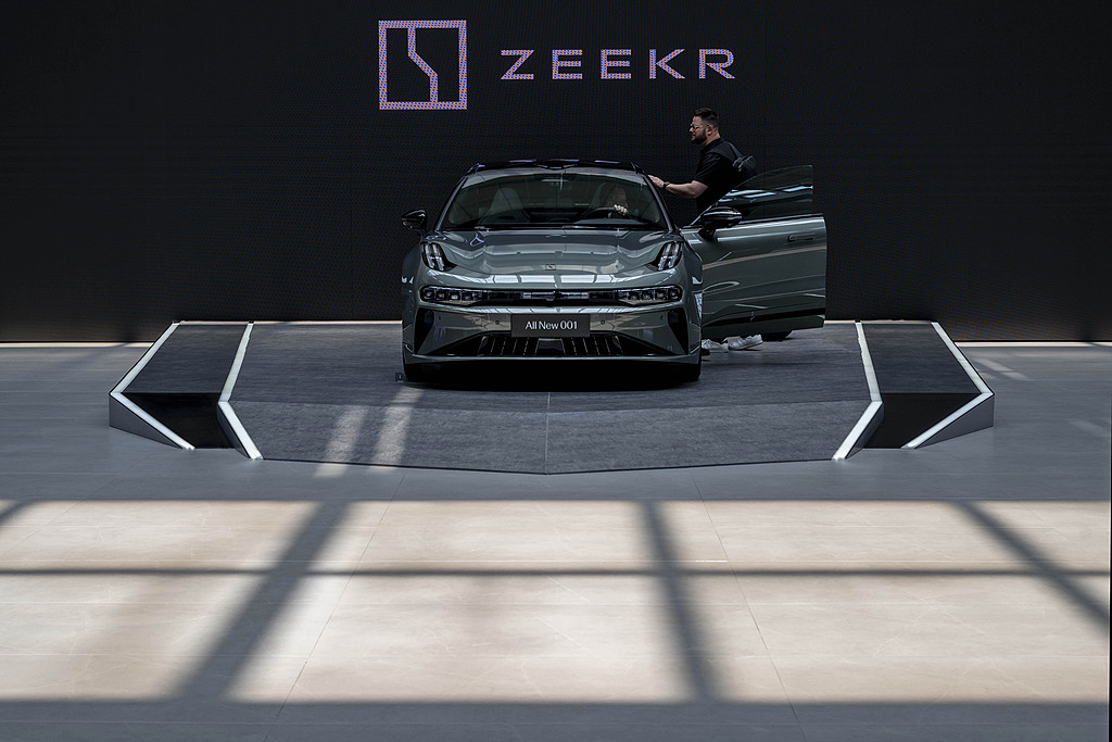 欧盟拟放弃2035年燃油车禁令 只因“卷”不过特斯拉和比亚迪…