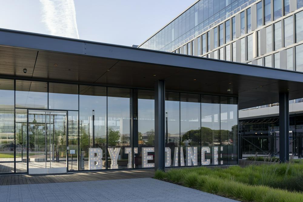 字节砸重金“抢人”：全面提高薪酬与期权激励 内部首次提出“领先于头部水平”