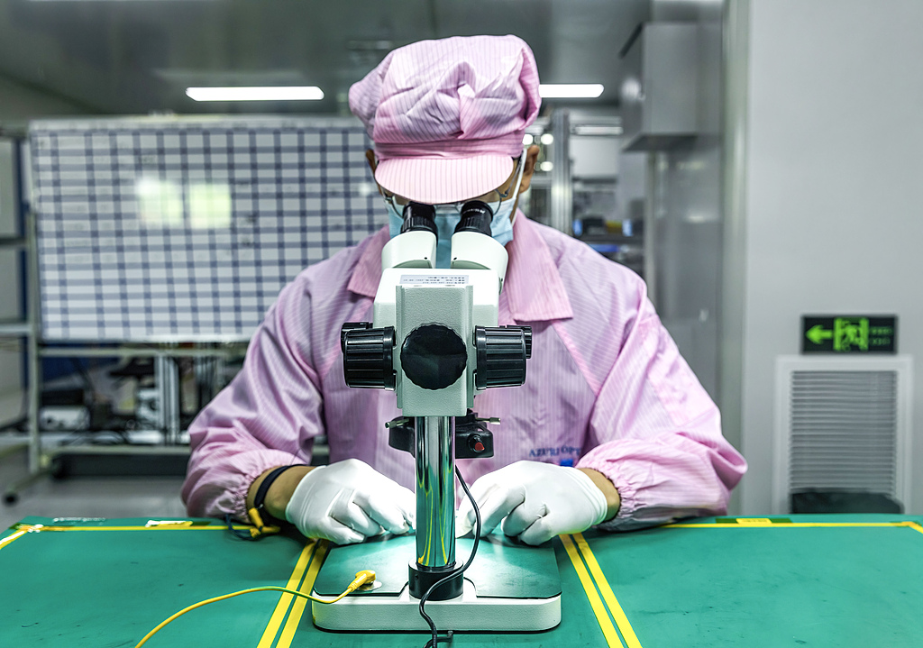 我国科学家实现光芯片研究新突破 光芯片短缺或将持续至2026年底