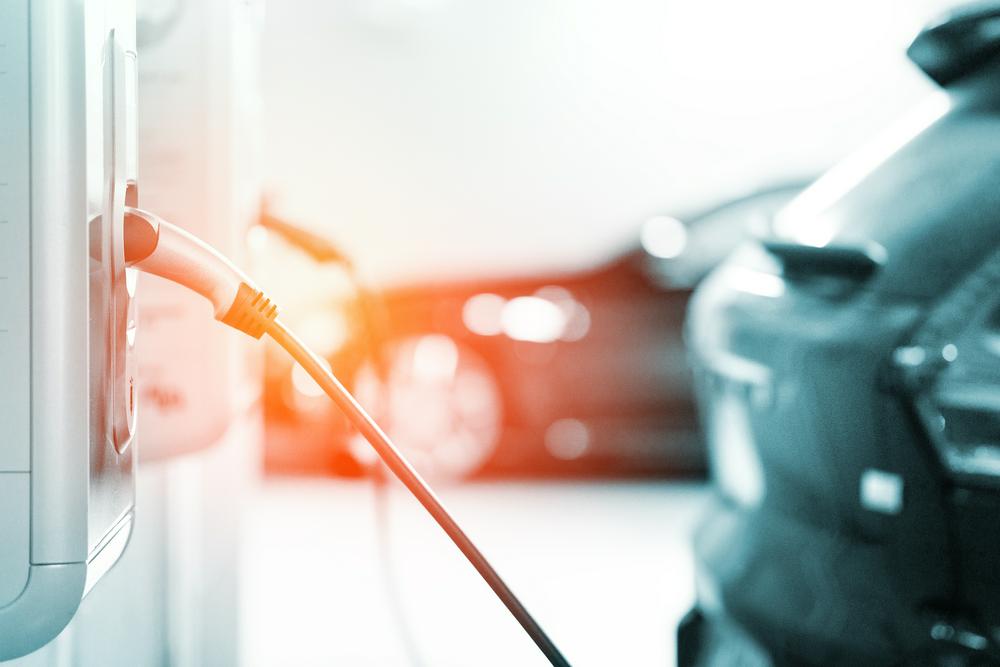 国家发改委：对新能源汽车、锂电池、光伏等“新三样”产业 关键在于规范秩序、创新引