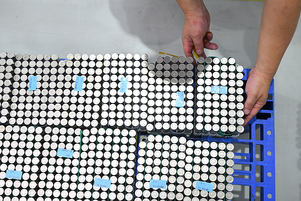 传导成本压力、呼应“反内卷” 磷酸铁锂龙头祭出“减产检修+涨价”组合拳