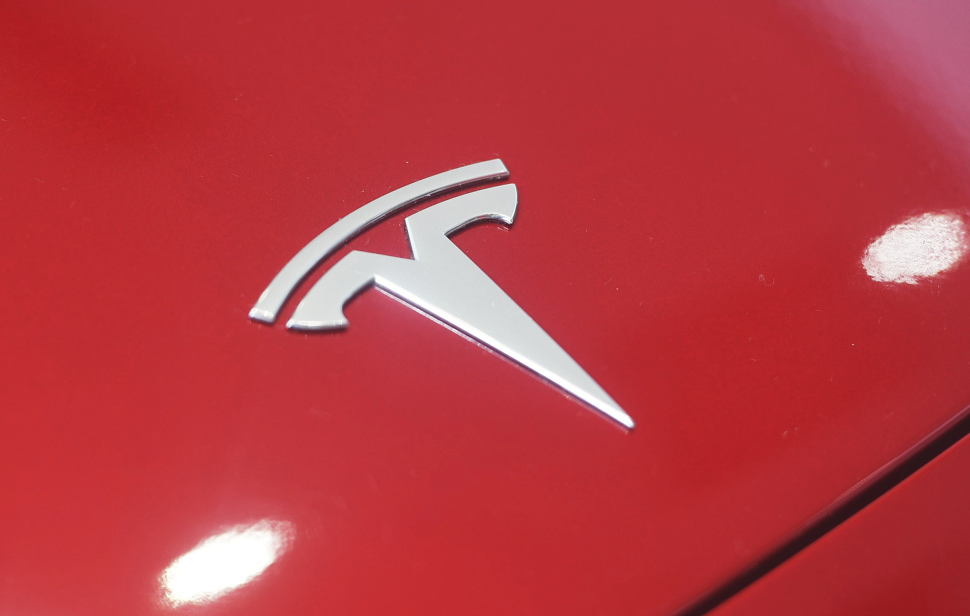 特斯拉车主首度实现“全程自动驾驶横穿美国” 马斯克：酷