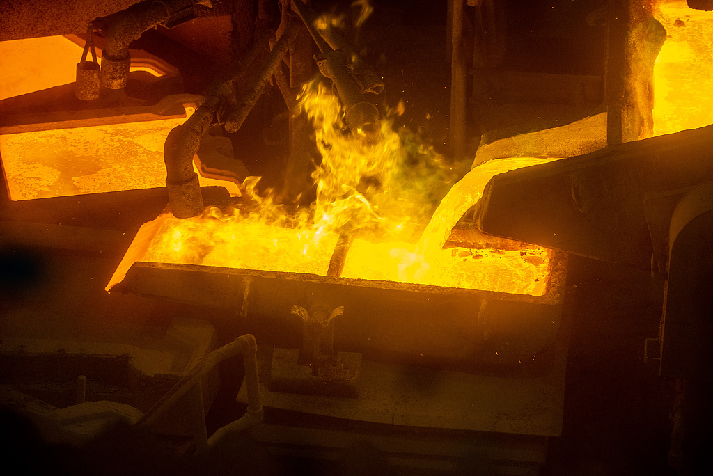 工业金属新年全面爆发：“妖镍”狂飙近9%、“神铜”再创新高