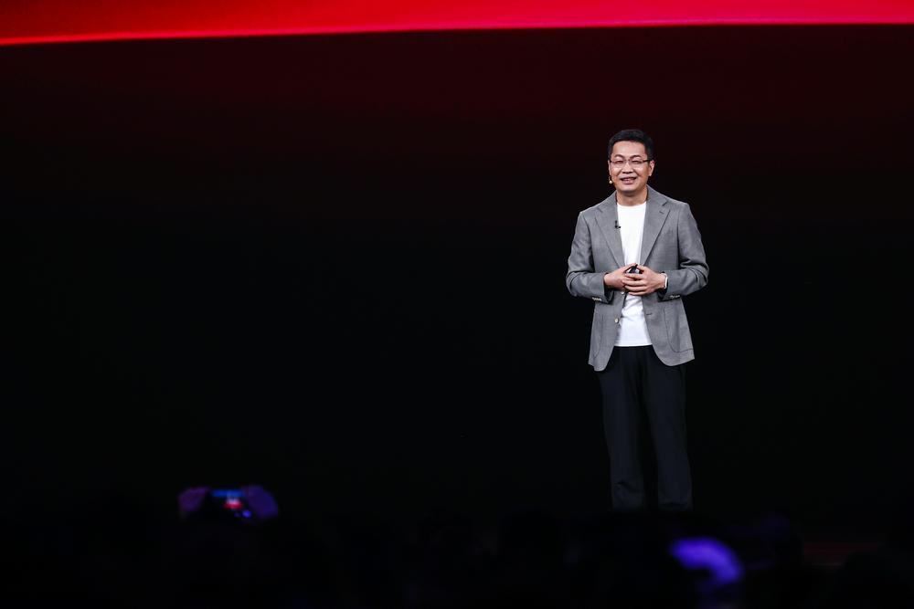 被传离职？小米总裁卢伟冰发文：今天上班