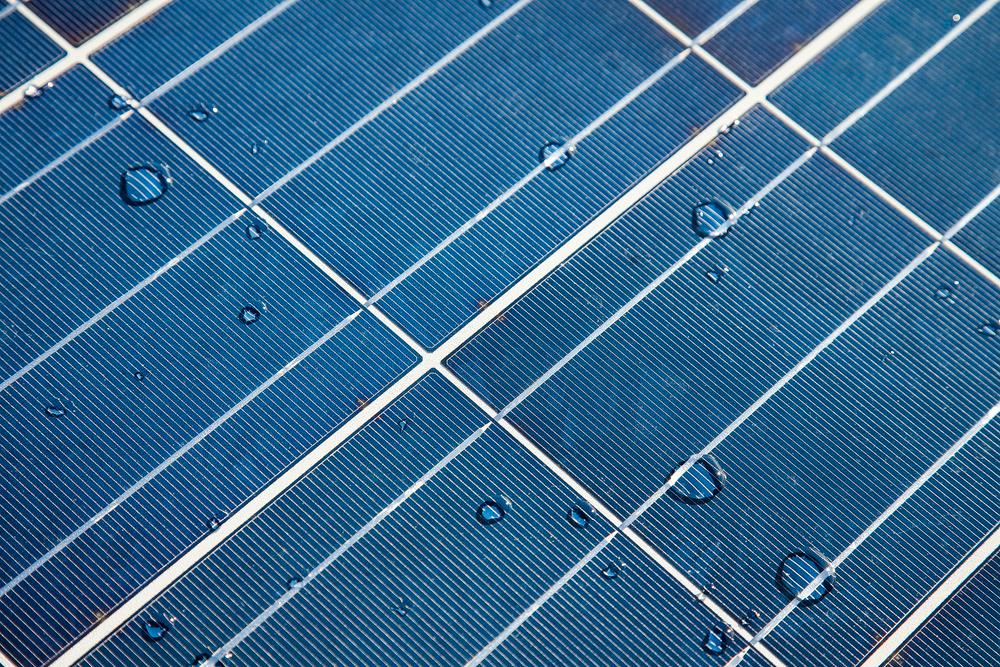 光伏胶膜主业承压叠加新业务投入高 海优新材2025年预亏至高5.2亿元