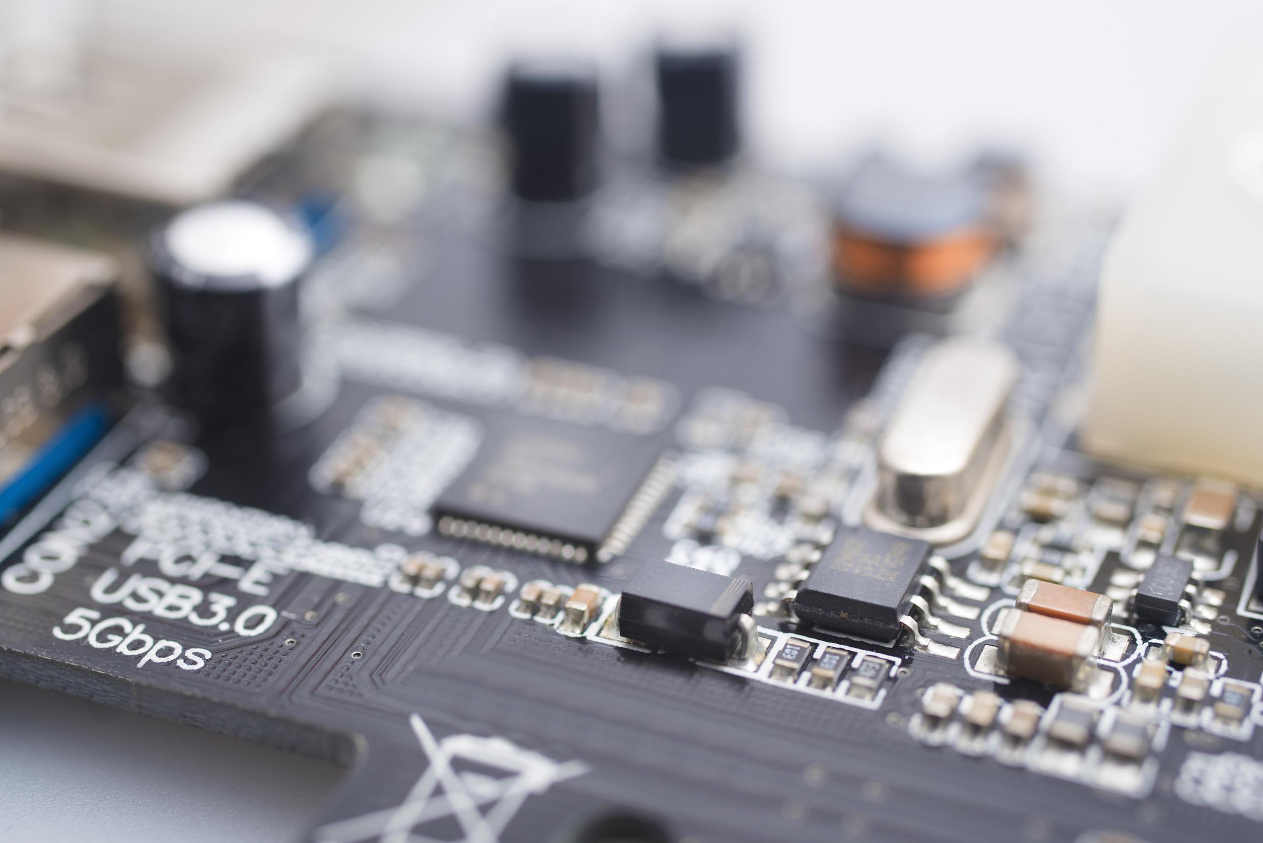 PCB材料供应趋紧 日本大厂调涨CCL价格30% AI推动高端品种需求放量