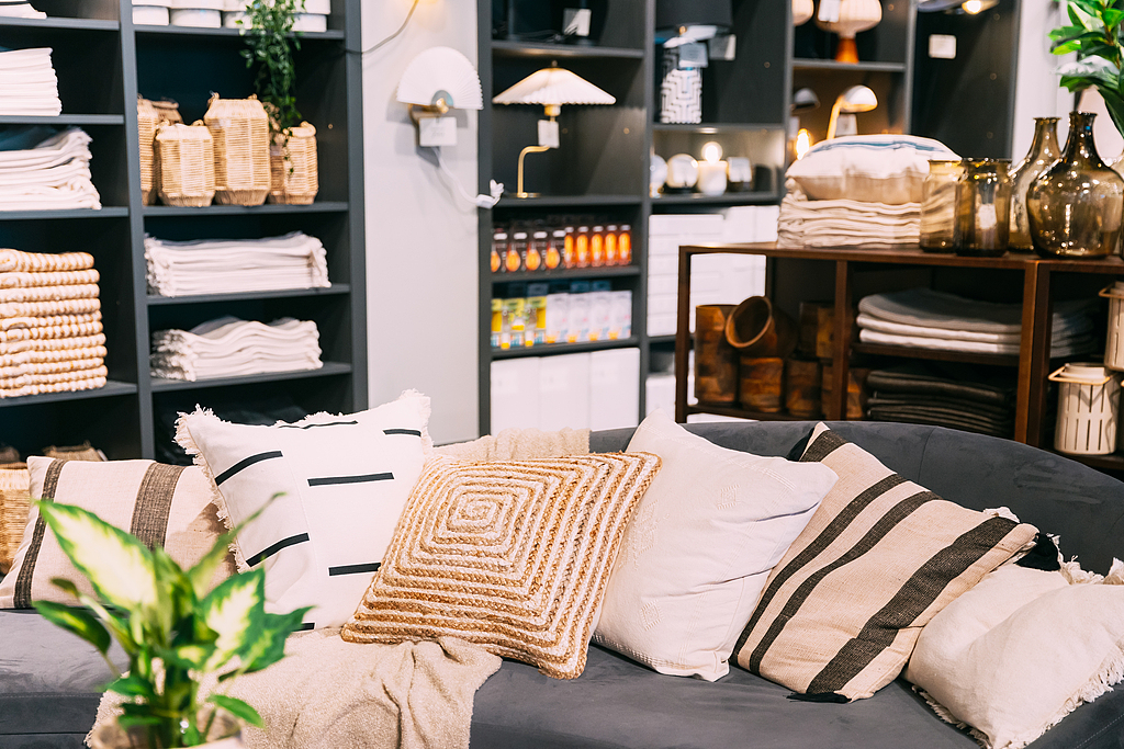 消费政策红利持续释放 泡泡玛特大涨超10%