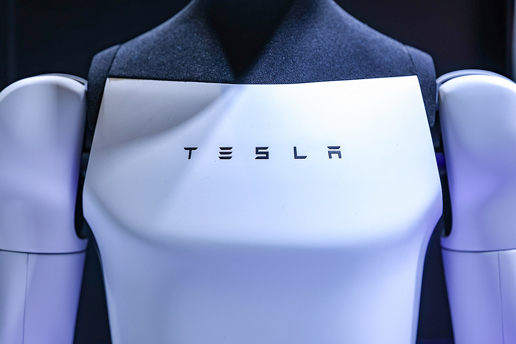 马斯克谈Optimus和Cybercab：早期生产速度极其缓慢 随后将加快