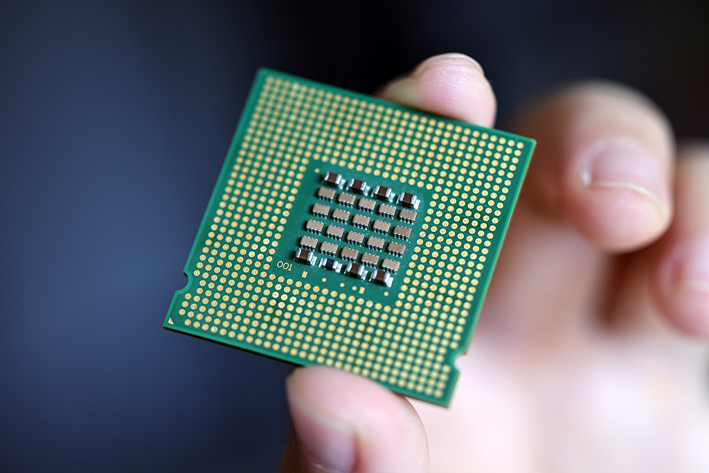 AMD一年来最长连涨、英特尔四年新高！AI狂热烧向CPU 明晨大考来临