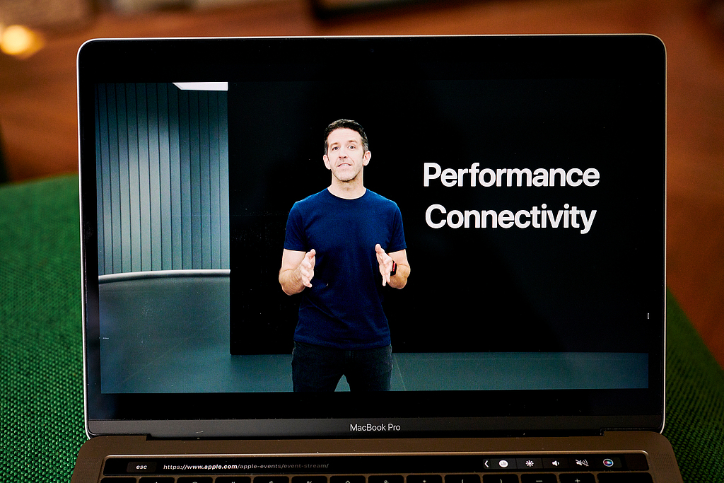 苹果权力重组信号弹：公司悄然赋权硬件主管，库克接班人已定？