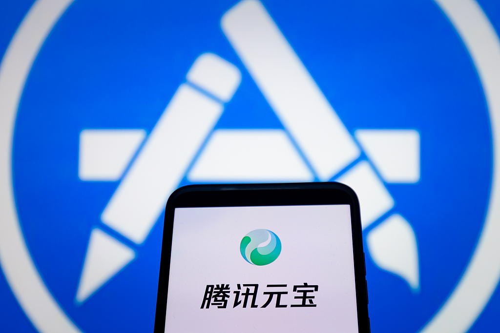 腾讯元宝登顶苹果商店免费榜 红包大战推动AI应用加速落地