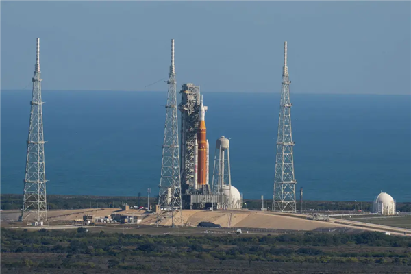 为重返月球铺路！美国绕月火箭开启关键测试 2026年探月竞赛拉开帷幕