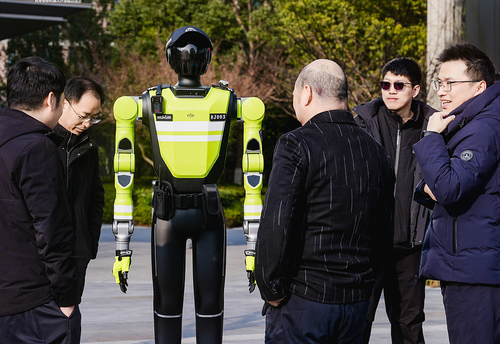 第三代特斯拉人形机器人即将亮相 机器人产业爆发时点渐进