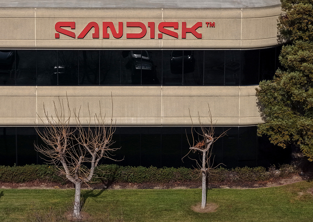 又一“AI宠儿”诞生？一年飙升超17倍后 华尔街预计闪迪还能涨50%