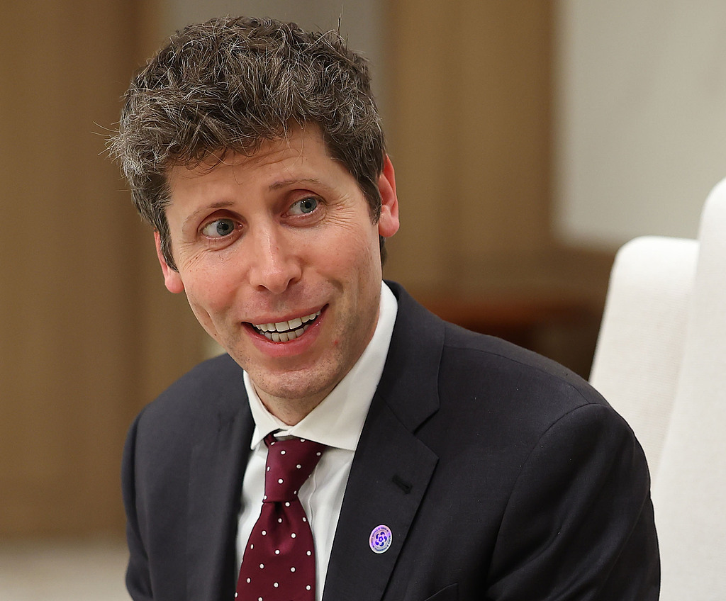 AI专属社交网络Moltbook爆火出圈！奥尔特曼如何看？