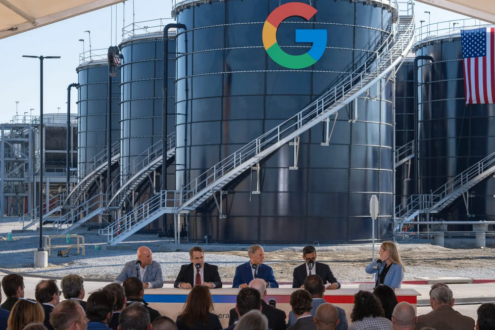 科技巨头疯狂“烧钱”？重磅报告揭示真相：内存暴涨是主要推手！