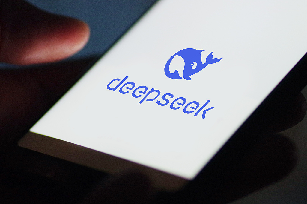 DeepSeek模型更新！上下文提升至百万Token 可处理三体小说全集