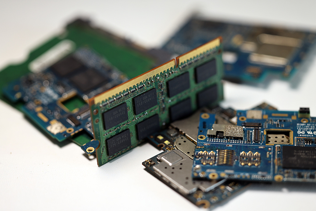 内存强劲需求料持续到2027年 机构称国产存储加速发展机遇显现