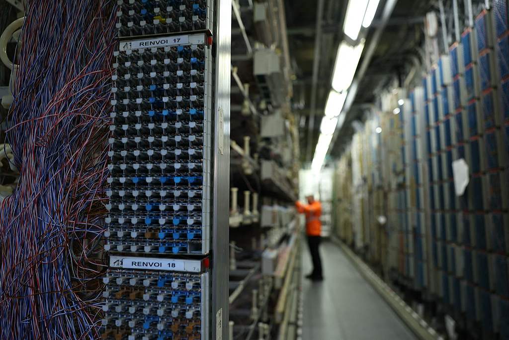 特朗普政府将施压科技巨头：要求其承担数据中心相关成本