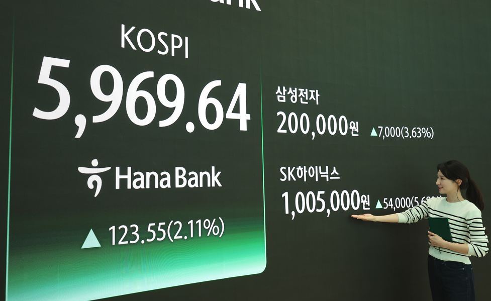 众机构唱多三星电子：存储巨头冲击万亿美元市值门槛