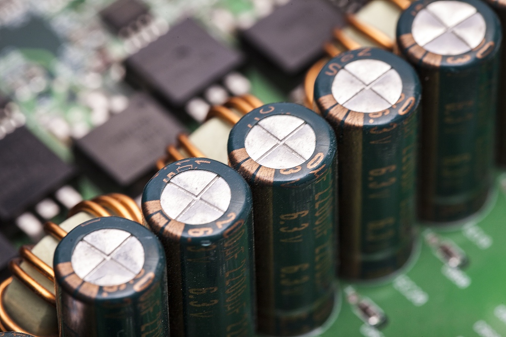 MLCC将迎涨价潮？两大龙头产能满载、酝酿调价 涨幅或达两位数