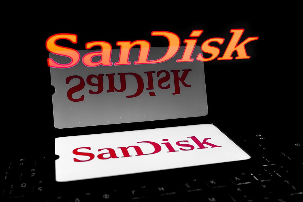 闪存巨头突遭“空袭”！闪迪股价一度跳水超8% NAND需求神话还能否继续？