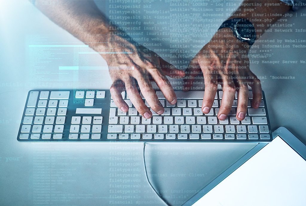 AI编程迎来热潮！华为、阿里加码，未来人人可成为开发者