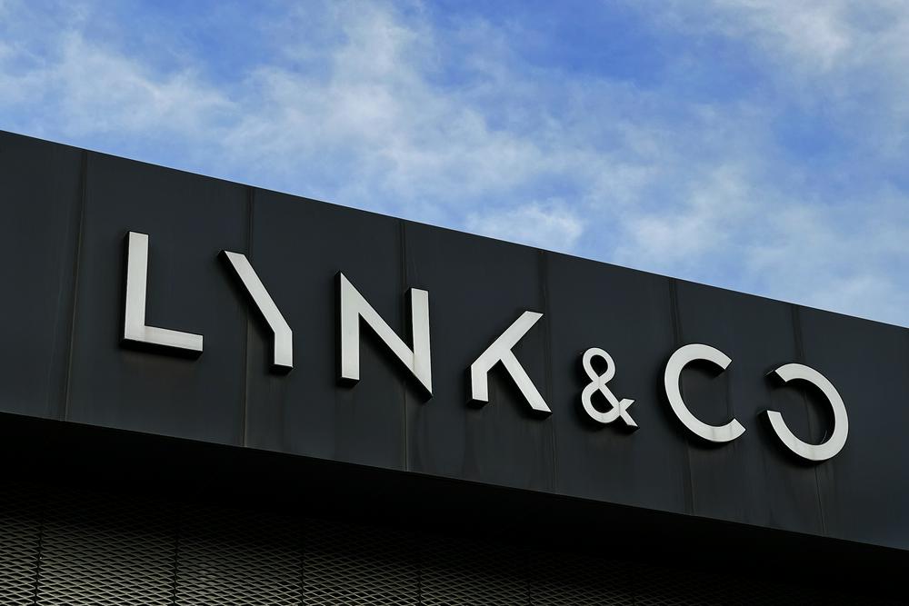 语音误关大灯致车祸 领克高管致歉