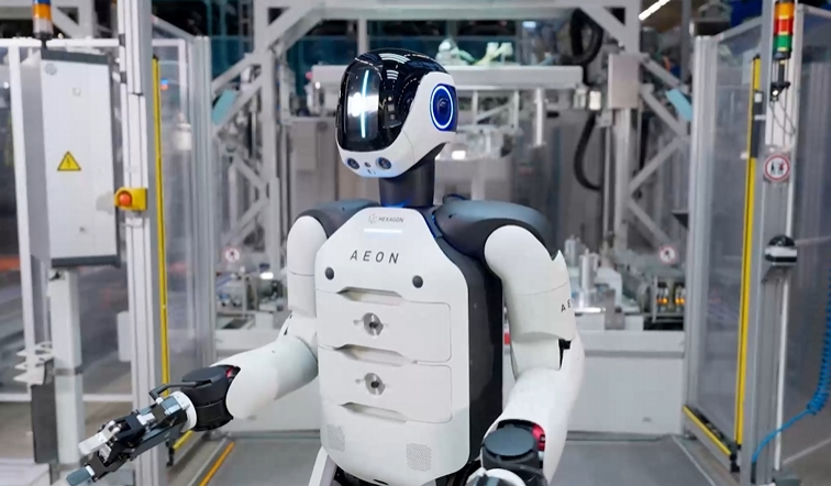 宝马宣布在德国工厂引入人形机器人 试点接管装配线最累工序