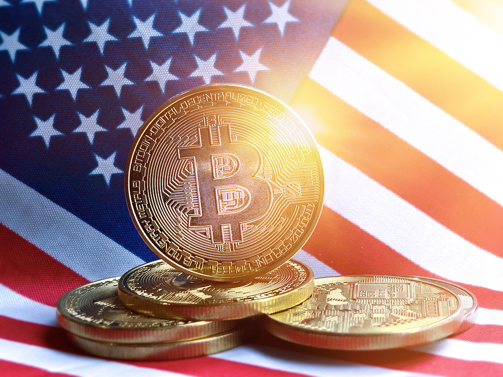 比特币在美伊冲突中先跌后涨 专家警告美股开盘后波动将被放大