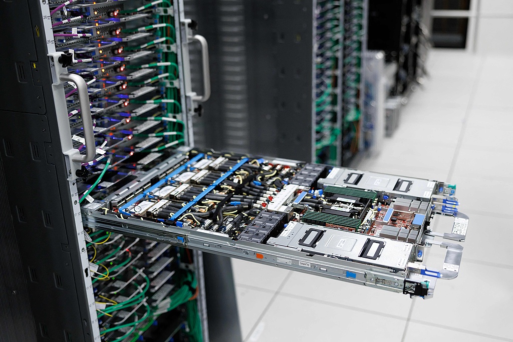 别只盯着英伟达了！ARK预测：定制芯片才是未来的“大玩家”