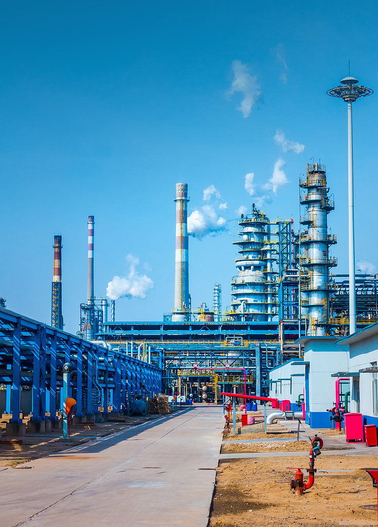 地缘冲突引爆原油市场，19只上市油气基金全线涨停，机构解读多空博弈